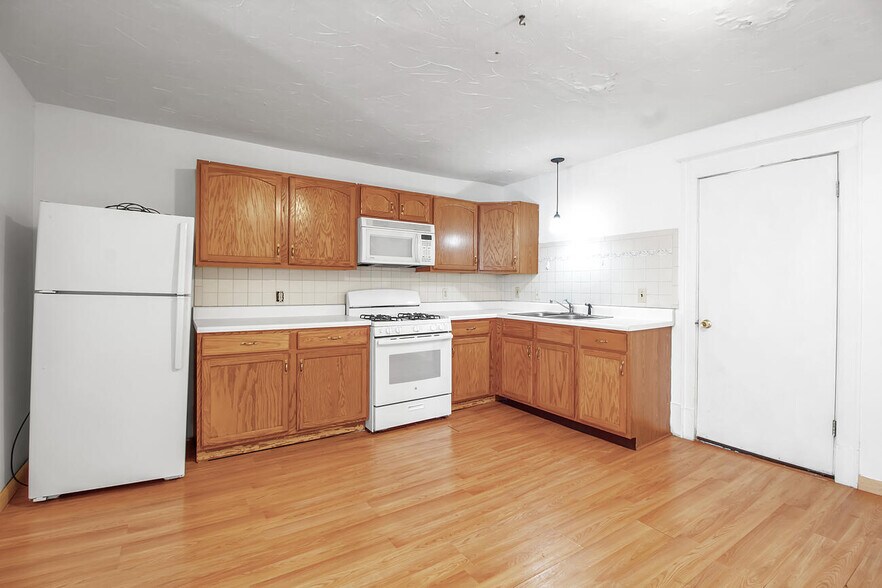 More Photos Of 16 Ellicott Pl, Depew Restaurant For Sale