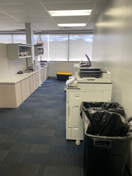 More Photos Of 99-1056 Iwaena St, Aiea Warehouse For Lease