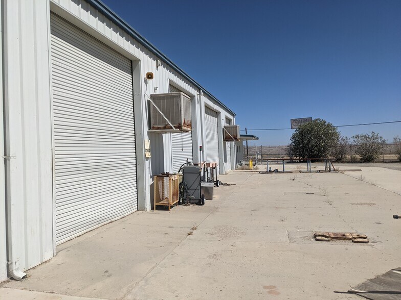 More Photos Of 1537 Kern St, Taft Warehouse For Lease