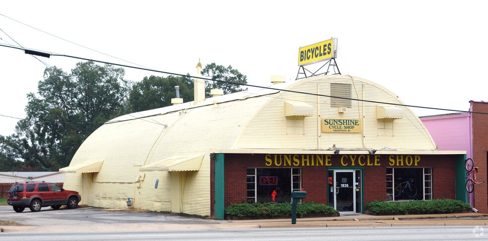 More Photos Of 1826 N Pleasantburg Dr, Greenville Freestanding For Sale