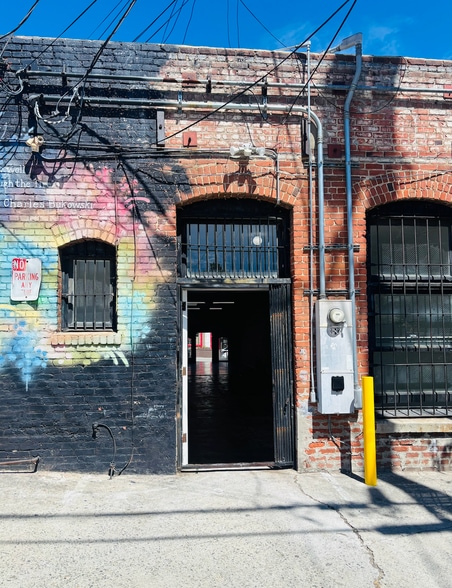 More Photos Of 381 W 6th St, San Pedro Storefront Retail Office For Lease