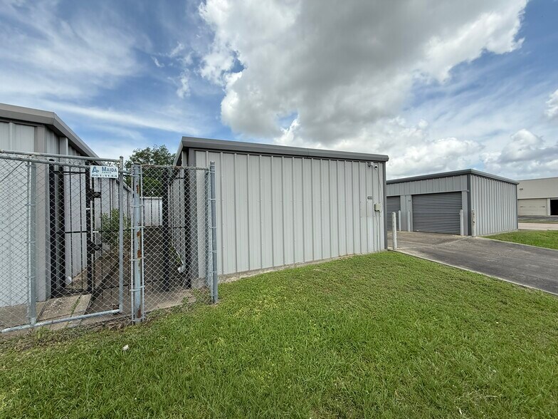 More Photos Of 1420 S 21st St, Nederland Specialty For Sale