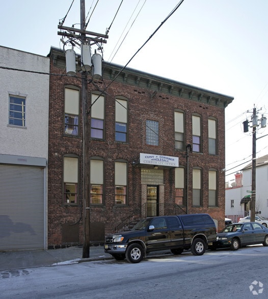 More Photos Of 2100 Kerrigan Ave, Union City Warehouse For Lease