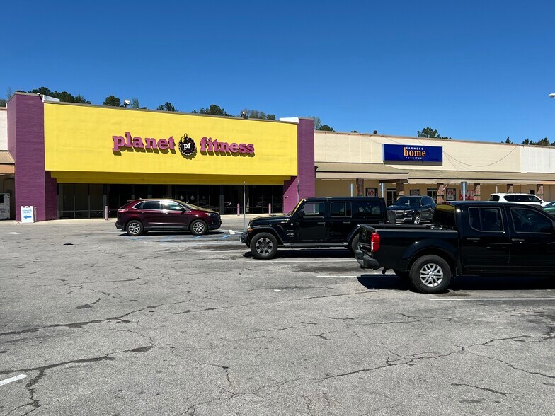 More Photos Of 500-560 West Town Plz, Bessemer Unknown For Lease