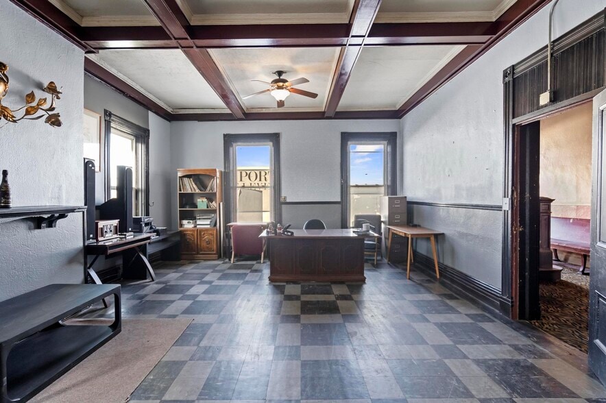 More Photos Of 24 E 3rd St, Newport Bar For Sale