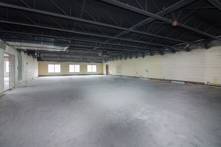 More Photos Of 929 Childs St, Wheaton Warehouse For Sale