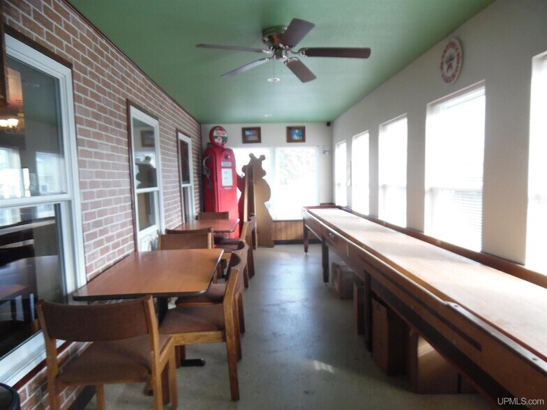 More Photos Of 31 Trimountain Ave, South Range Bar For Sale
