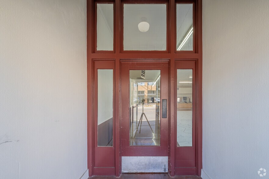 More Photos Of 124 NW 8th St, Oklahoma City Showroom For Sale