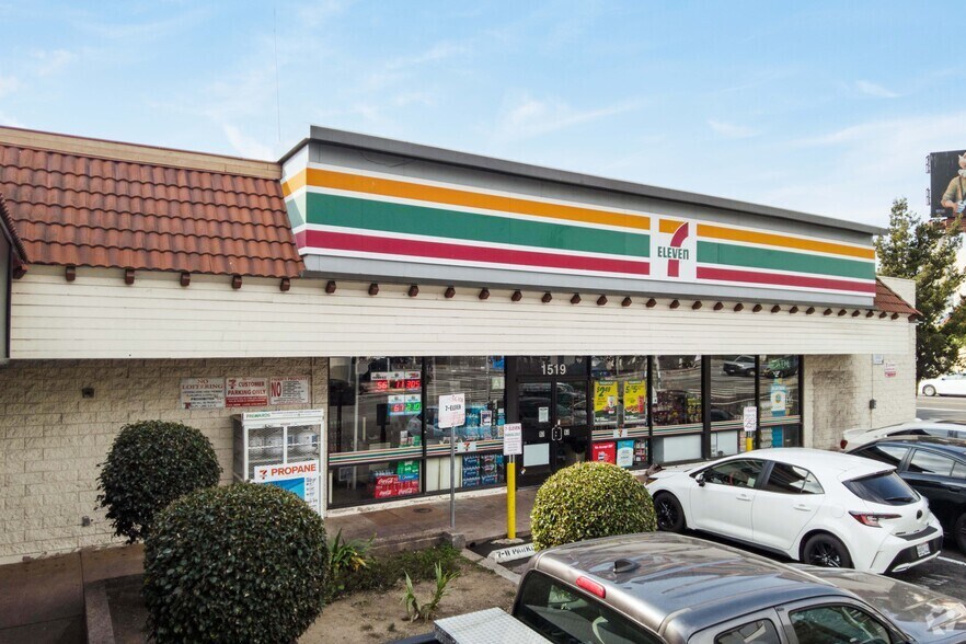 More Photos Of 1519-1525 S Bundy Dr, Los Angeles Storefront For Lease