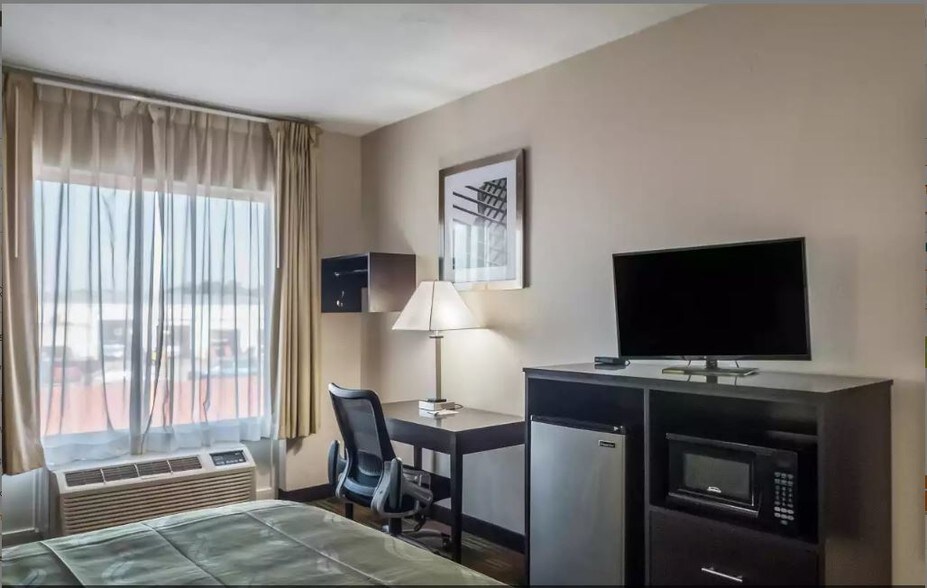 More Photos Of 12340 I-10 Service Rd, New Orleans Hotel For Sale