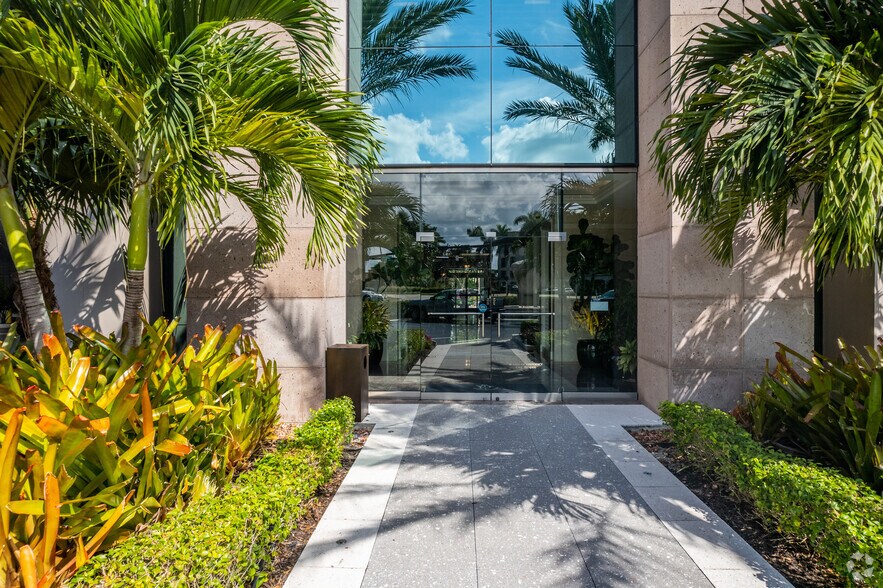 More Photos Of 4001 Tamiami Trl N, Naples Office For Lease