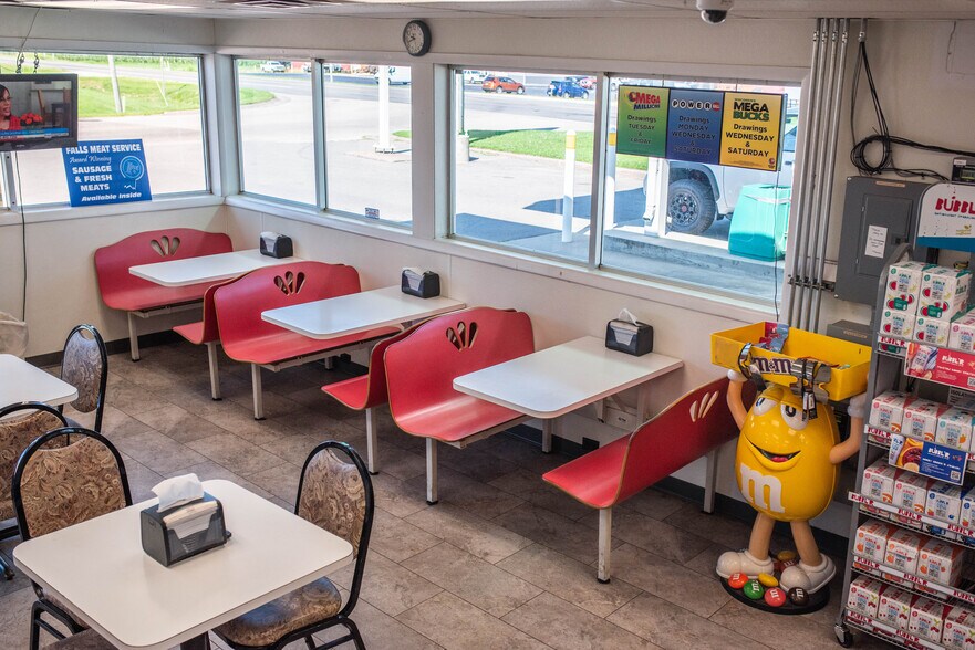 More Photos Of 22732 US-53 Hwy, Ettrick General Retail For Sale