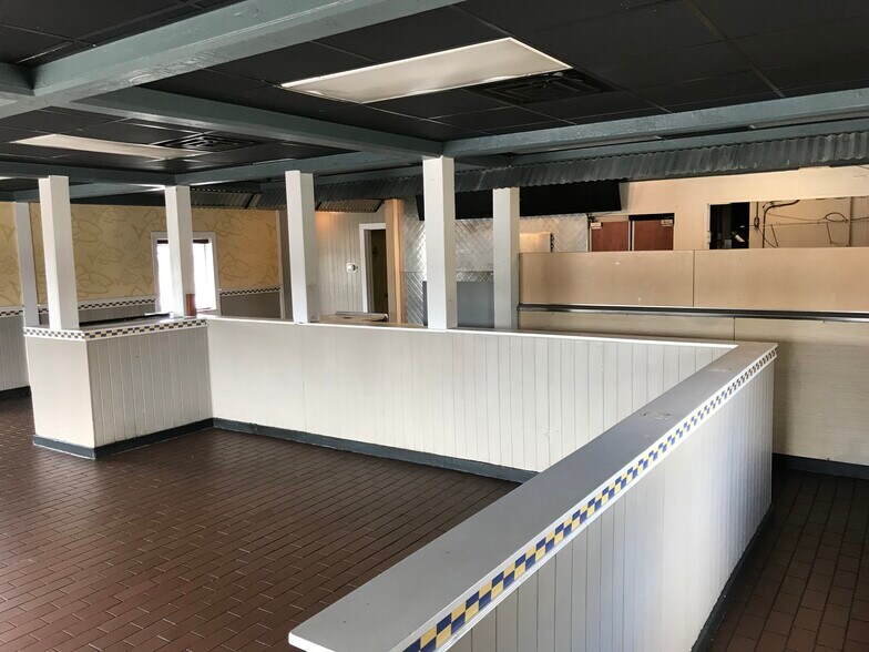 More Photos Of 800 Irving Park Rd, Hanover Park General Retail For Sale