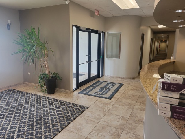 More Photos Of 6400 N Northwest Hwy, Chicago Apartments For Lease