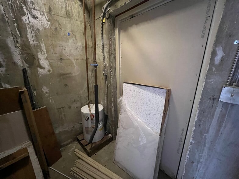 More Photos Of 808 N Hill St, Los Angeles Storefront Retail Office For Lease