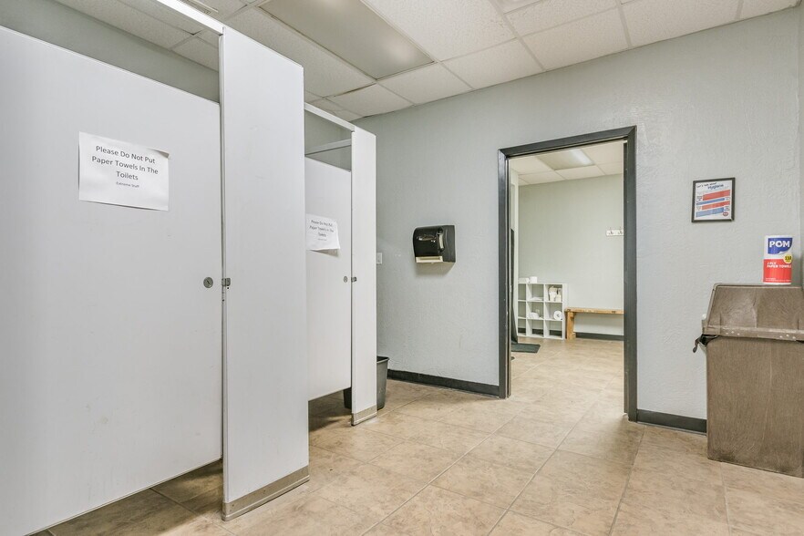 More Photos Of 5740 Canyon Dr, Amarillo Warehouse For Sale