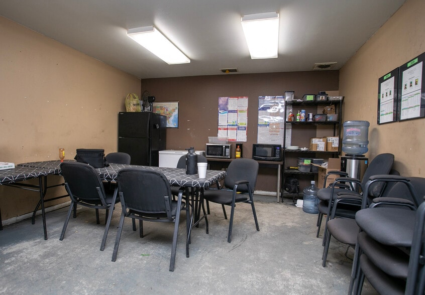 More Photos Of 8102 County Road 313 E, Tyler Distribution For Sale