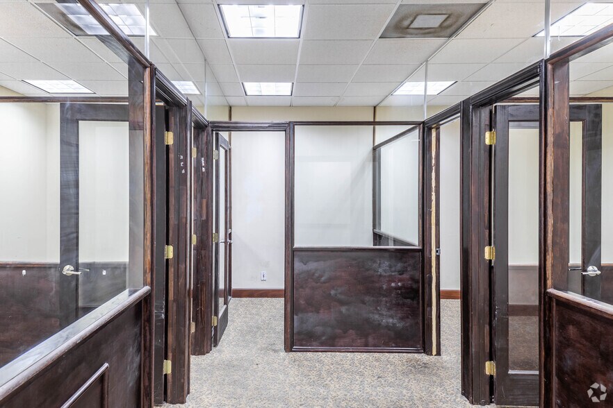 More Photos Of 2500 E Hallandale Beach Blvd, Hallandale Beach Office For Lease