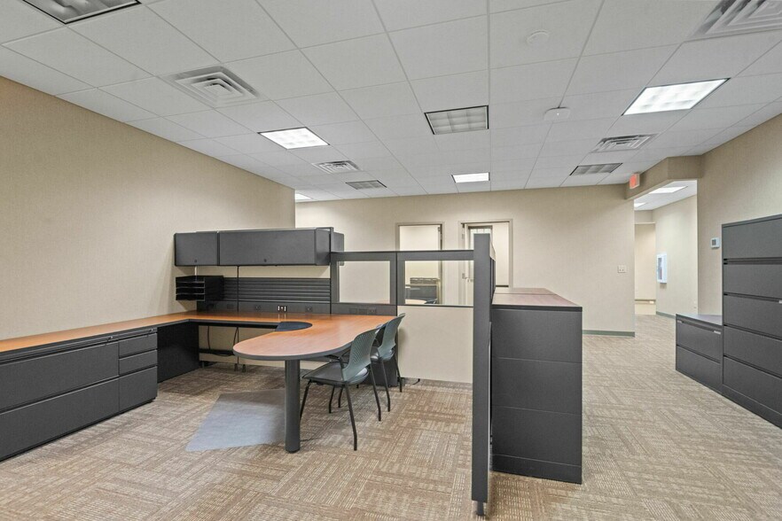 More Photos Of 326 Partnership Pky, Maryville Loft Creative Space For Sale