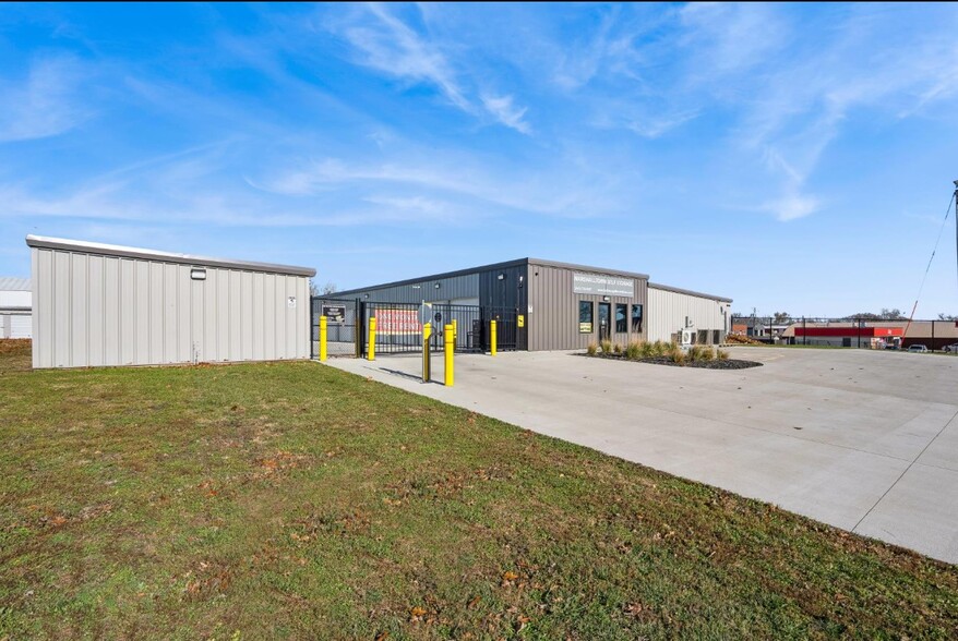 More Photos Of 1101 Lincoln way, Marshalltown General Retail For Sale