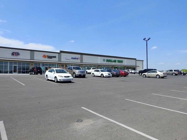 More Photos Of 3502 Clark Blvd, Laredo Storefront Retail Office For Lease