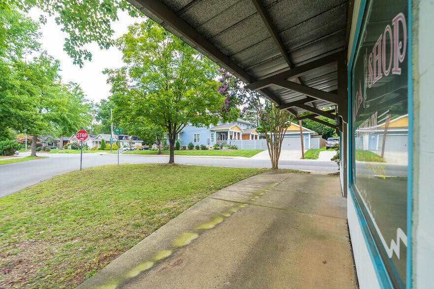 More Photos Of 908 E 35th St, Charlotte Freestanding For Sale