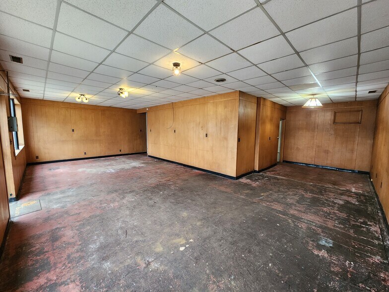 More Photos Of 1411 N 14th St, Lafayette Freestanding For Sale