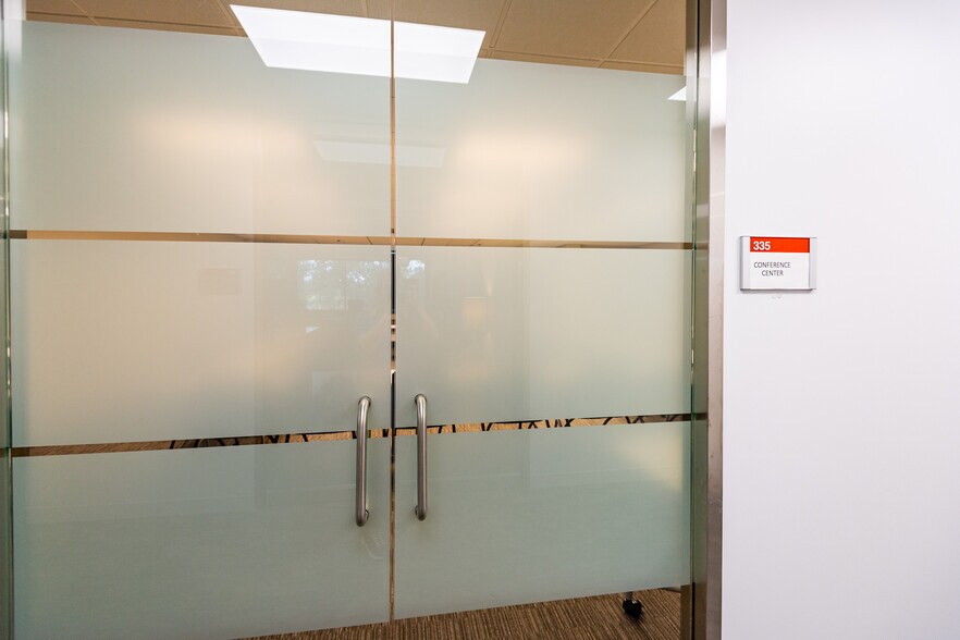 More Photos Of 104 Decker Ct, Irving Unknown For Lease