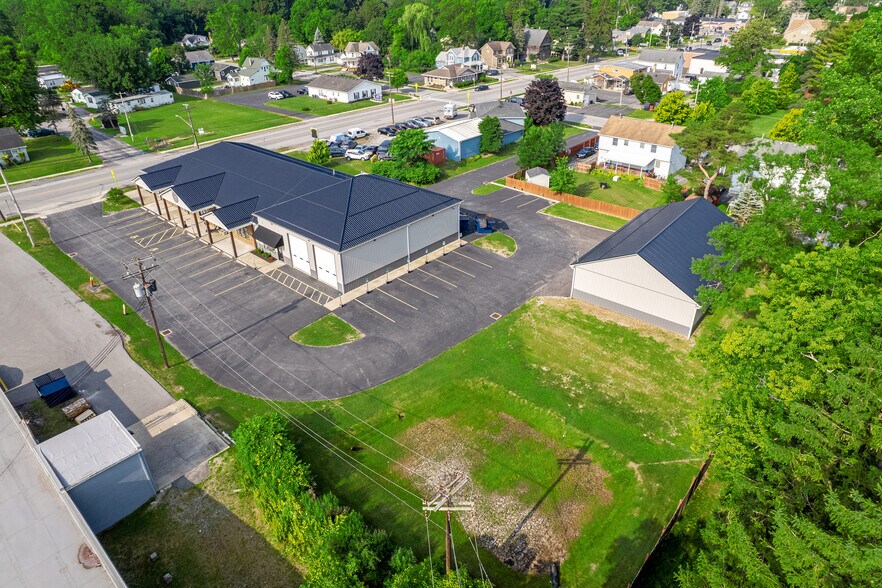 More Photos Of 13394 Broadway St, Alden Freestanding For Sale