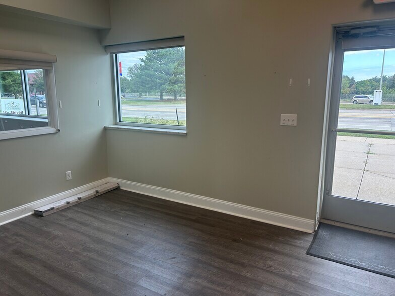 More Photos Of 26051 Dequindre Rd, Madison Heights Warehouse For Sale