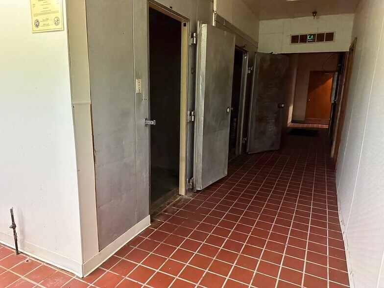 More Photos Of 310 W Wendell Jacob Ave, Angola Freestanding For Lease