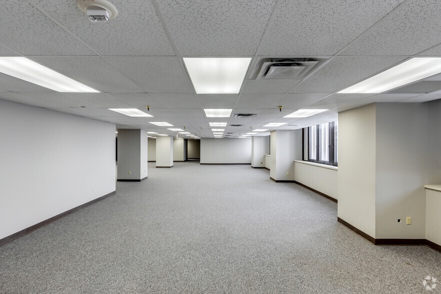 Photo of 39th Floor Ste 60-3950