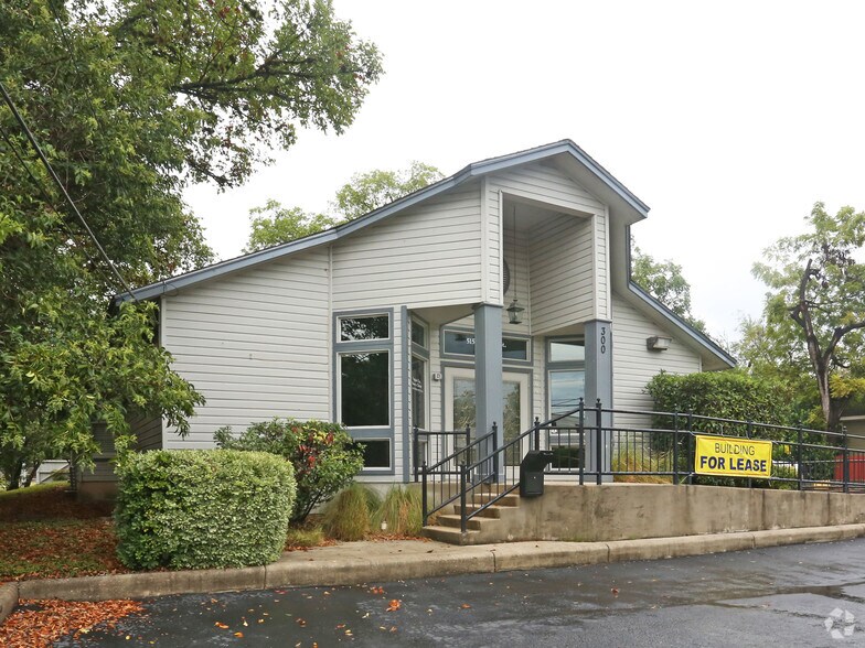 More Photos Of 515 E Court St, Seguin Office Residential For Lease
