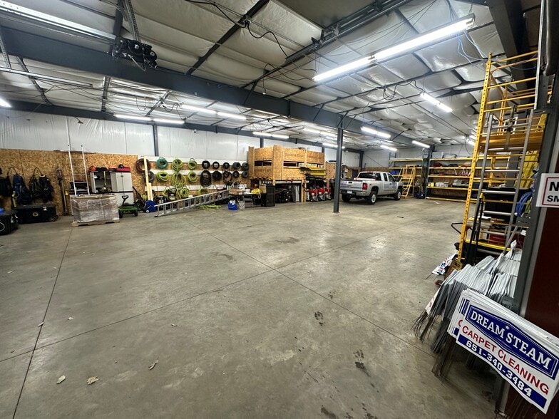 More Photos Of 30 Water St W, Saint Paul Warehouse For Sale