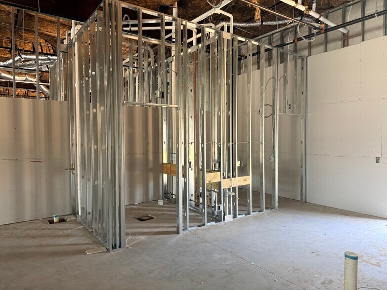 More Photos Of 352 W James Lee Blvd, Crestview General Retail For Lease