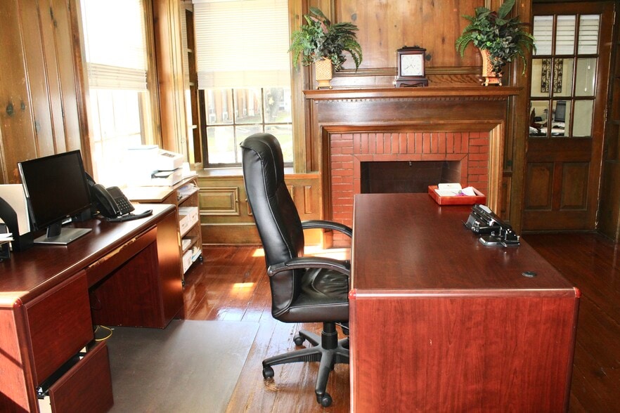 More Photos Of 2005 N Country Club Dr, Montgomery Schools For Sale