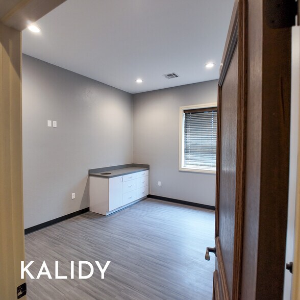 More Photos Of 2220 NW 164th St, Edmond Office For Sale
