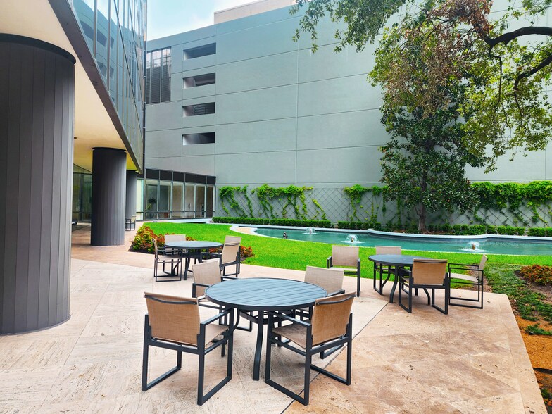 More Photos Of 3040 Post Oak Blvd, Houston Office For Lease