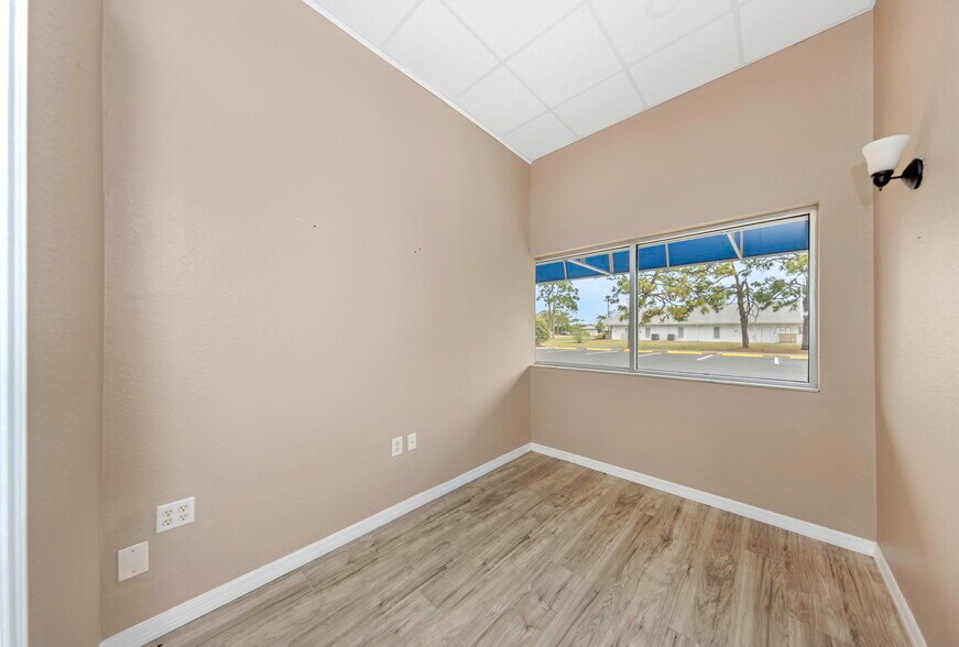 More Photos Of 655 N Indiana Ave, Englewood Medical For Sale