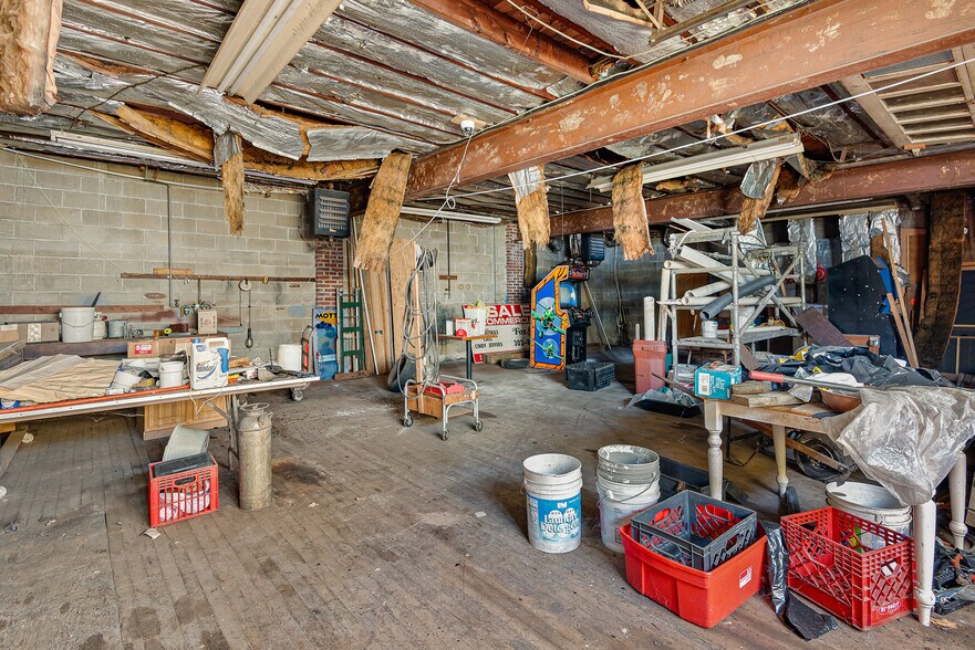 More Photos Of 9 E 44th St, Wilmington Office Residential For Sale