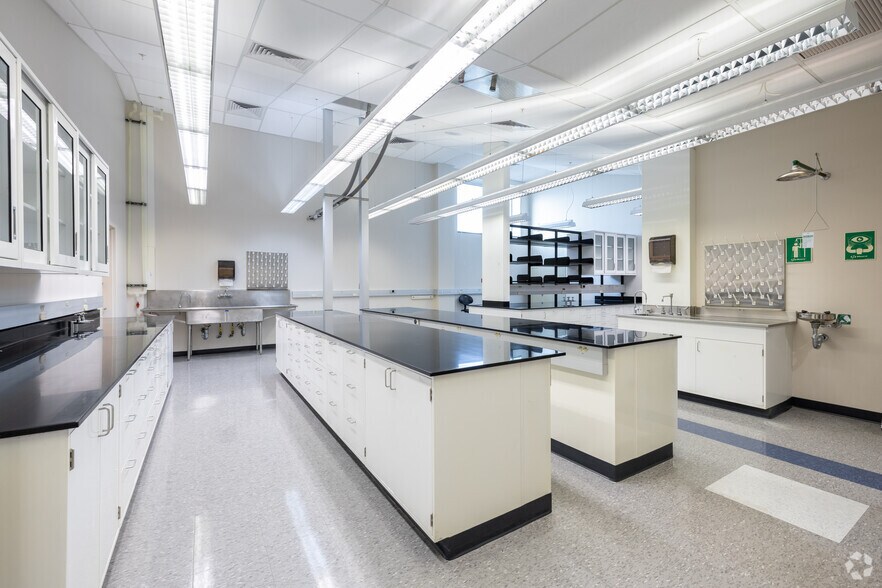 Photo of 2nd Floor Ste Wet Lab 219