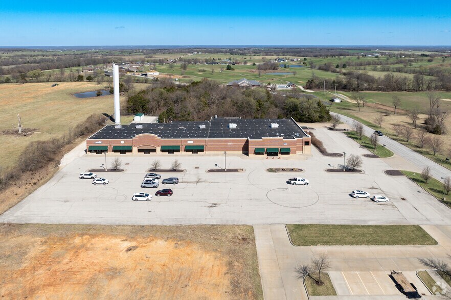 More Photos Of 14100-14104 Redfield Dr, Eugene Storefront For Sale