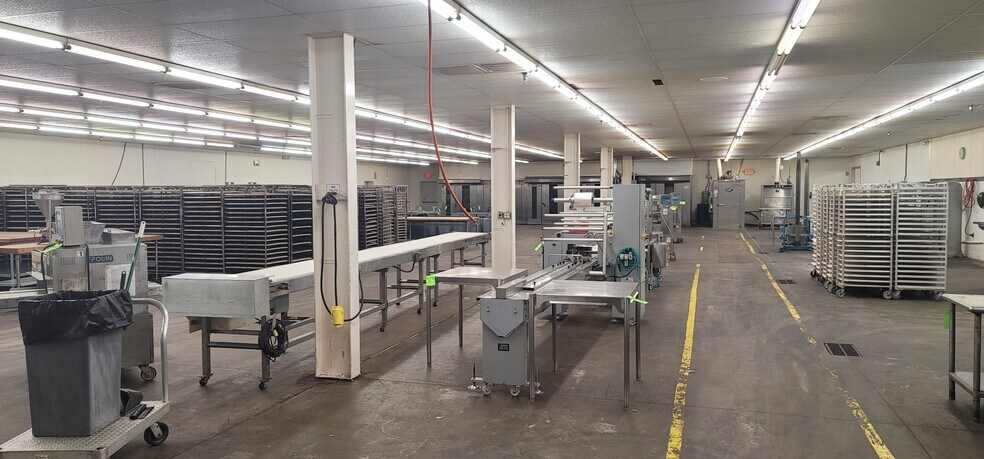 More Photos Of 2500 Freedland Rd, Hermitage Manufacturing For Sale