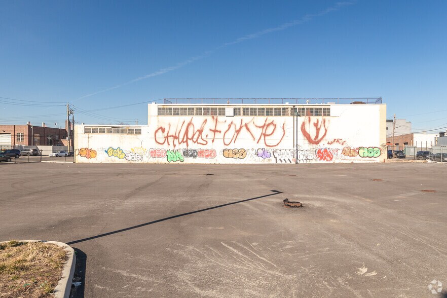 More Photos Of 5412 48th St, Maspeth General Retail For Lease