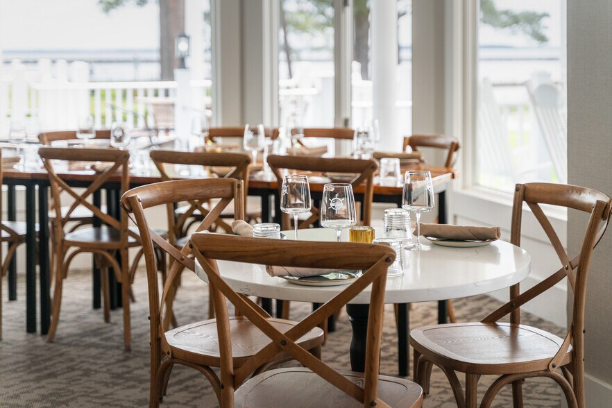 More Photos Of 738 E Main St, Belhaven Hotel For Sale