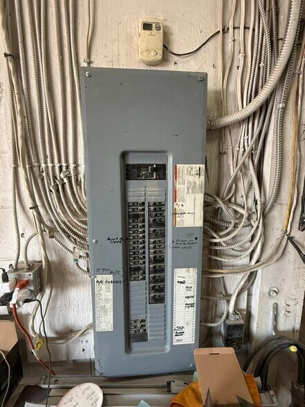 More Photos Of 3921 Donnelly Dr, Kemptville Auto Repair For Sale