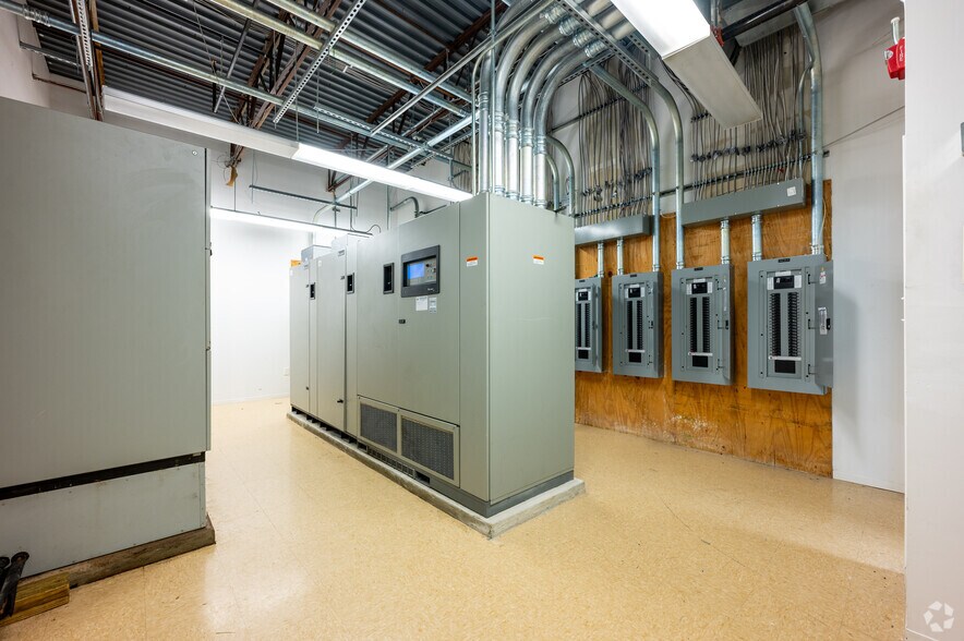 More Photos Of 9001 S Walnut St, Daleville Office For Sale