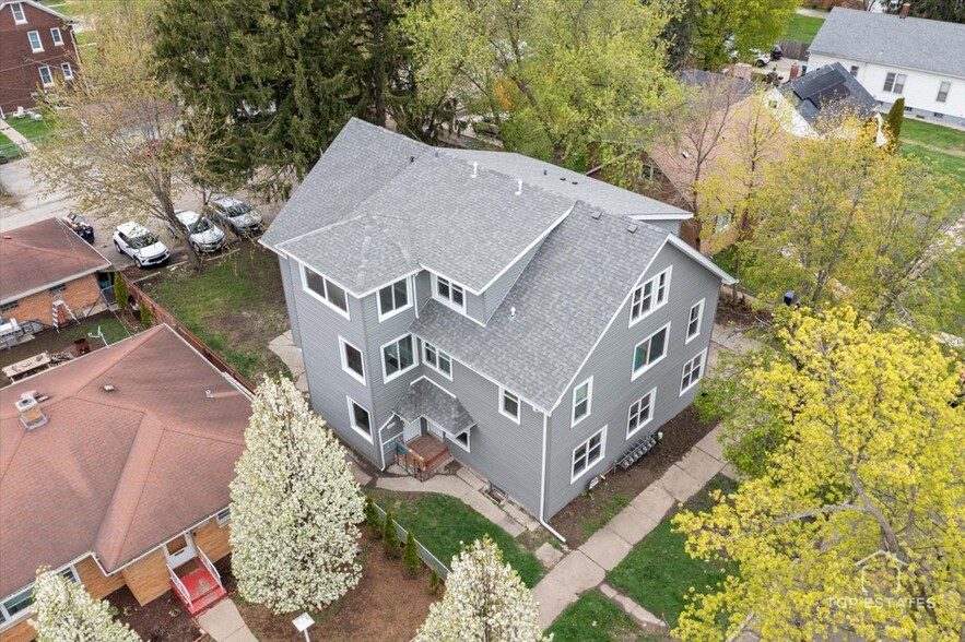 More Photos Of 1542 Victoria Ave, North Chicago Apartments For Sale