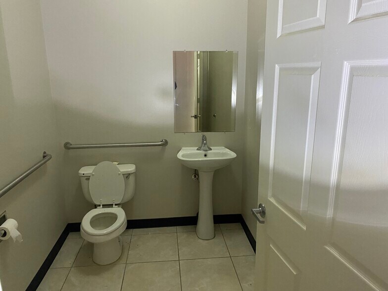 More Photos Of 402 S West Grand Pky, Katy Unknown For Lease