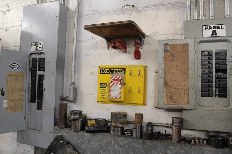 More Photos Of 994 Rhyne Rd, Clover Light Manufacturing For Sale